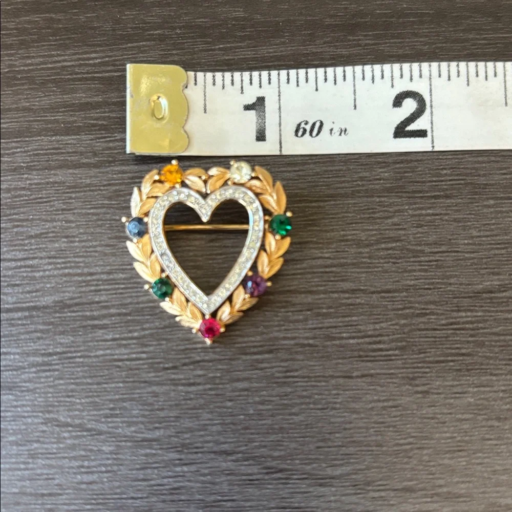 Vintage Crown Trifari “Dearest Heart”‎ Gold Toned Brooch Multicolor Rhinestones